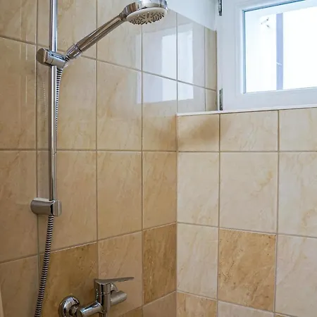 Apartman Nice In W/ 1 Bedrooms Hévíz