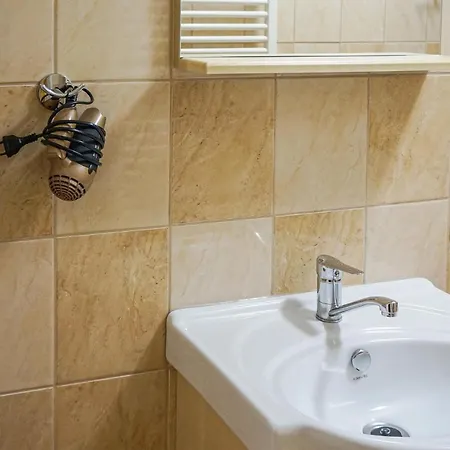 Apartman Nice In W/ 1 Bedrooms *